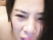 手机直播精品福利之尤物情人激情3P，露脸熟女姐姐跟两个猛男玩直播，激情爆草多姿势嗨皮第三弹