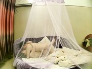 温馨房年轻情侣啪啪大战激情69式舔了半天经典体位玩一遍射完休息一下妹子主动上来吃J8女上位又干一炮淫叫给力