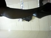 云上高清系列商场女厕全景牛仔裤妹子的内裤图案很养眼