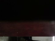 偷拍妹子貌似很累门没关睡着了