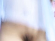 撅着屁股给你看清晰的尿尿骚货一枚