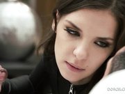 把浓精射在穿开裆紧身衣美人的屁眼