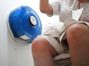 女士公共坐便美眉方便形态各异