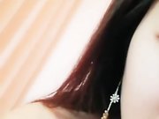 床上慢慢脱掉衣服手指扣逼