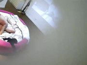 特色宾馆偷拍气质漂亮美少妇和男同事下班开房偷情,男的都累倒了自己还坐在上面干,太骚了难怪出来偷情!