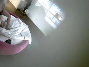 特色宾馆偷拍气质漂亮美少妇和男同事下班开房偷情,男的都累倒了自己还坐在上面干,太骚了难怪出来偷情!