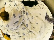 主题房俯拍大金链子小手表土豪哥性欲旺盛与阴毛茂密身材不错的妹子歇歇干干共打了5炮体格不行真受不了