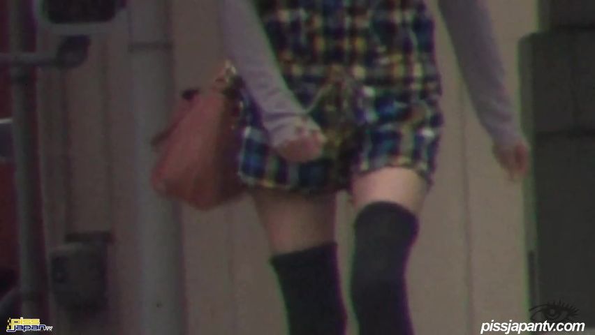 盗站最新流出针孔双视角拍美少妇美少女内急难耐公厕方便尿量都很足排卵期的美眉白色粘液拉了好长720P高清