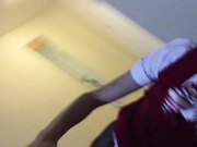 度娘流出年轻漂亮的美女空姐和男友先对着镜子边操边拍,又在床上用道具震她干的大叫：使劲操我,插我小骚逼!