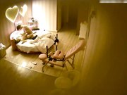 特色宾馆偷拍清纯漂亮大学美女与男友啪啪连干3次