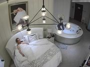 汉奸头型花白发领导大叔艳福不浅套房私会苗条气质小情人鸳鸯浴互搓洗干净回床激情啪啪啪妹子很骚说用力操我