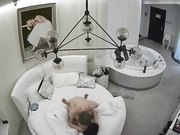 汉奸头型花白发领导大叔艳福不浅套房私会苗条气质小情人鸳鸯浴互搓洗干净回床激情啪啪啪妹子很骚说用力操我