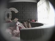 精品酒店偷拍黑丝短裤气质女白领和男同事偷情开房,2人都害羞磨叽半天才开操,男的屌真大刚操一会激动的射了!