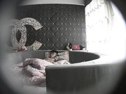 精品酒店偷拍黑丝短裤气质女白领和男同事偷情开房,2人都害羞磨叽半天才开操,男的屌真大刚操一会激动的射了!