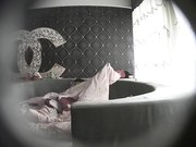 精品酒店偷拍黑丝短裤气质女白领和男同事偷情开房,2人都害羞磨叽半天才开操,男的屌真大刚操一会激动的射了!