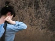 网曝不雅门事件西安桃花潭公园两学生情侣荒草掩护席地野战