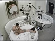 眼镜男喜欢舔脚挑逗一番直接扒掉美女白领内裤露出大白屁股强势插入快速抽送凄惨动人呻吟声随啪啪声齐响小伙真猛