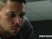 在刑讯室里被两个警察干屁眼的熟女