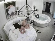 情趣酒店豪华房偷拍非常能干的眼镜男床上干到浴缸站着快速抽插