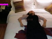 颜值网红美女被灌醉后弄到酒店脱衣玩弄