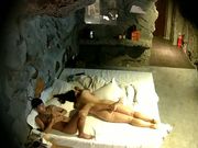 没啥性经验的小伙和大胸小女友吃饱饭玩一会大奶子啪啪干得猛被骑几下就射了