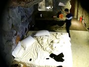 没啥性经验的小伙和大胸小女友吃饱饭玩一会大奶子啪啪干得猛被骑几下就射了