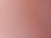 白皙丰满短发美乳少妇奶子舔BB男的弄半天不够硬只能自己玩