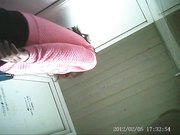 外站流出高校女厕近距离TP背着小包包来月事的妹子