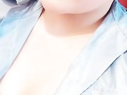 制服黑丝露脸妍馨的内内，身材不错逼逼还很嫩，道具插入还能喷水