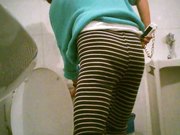 健身俱乐部偷拍来跳健美操的少妇有几个身材还可以