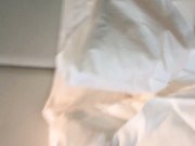 喜欢硬鸡鸡的美女不停舔直到硬的像个棒槌一样才让操