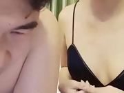 大叔真会玩找来年轻妹子互摸口交舔硬后再沙发上骑乘