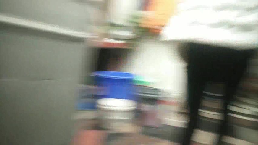 嫖妓达人城中村转悠一圈最后碰到位漂亮水嫩的90后美女,正操着听见门口有人在说话,美女让赶紧快操!国语!