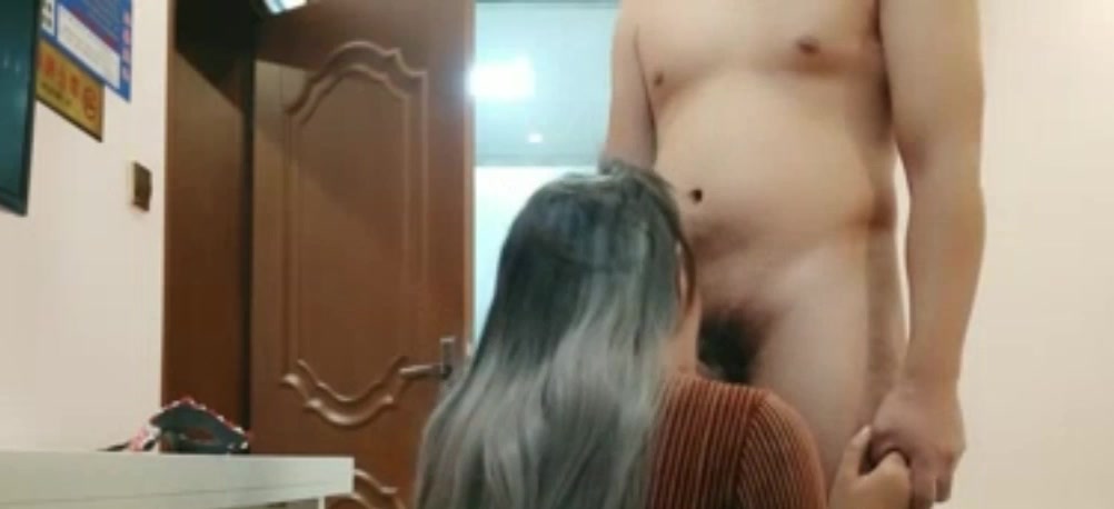 与弟妹偷情心口不一 发现是白虎一只后一顿爆操呻吟刺激