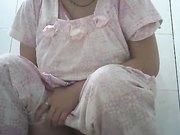 大学女生宿舍厕拍系列妹子一边尿尿一边都要睡着了