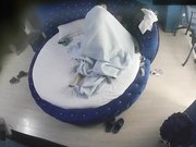 猥琐小青年与苗条美乳女友啪啪干的尖叫不止淫叫说老公好长