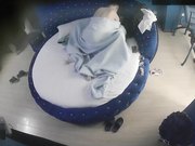 猥琐小青年与苗条美乳女友啪啪干的尖叫不止淫叫说老公好长