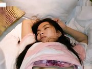 美乳靓妹和室友喝多了男友在沙发上干完女友干室友