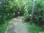 淋浴间淫荡少女吸大屌