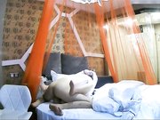 白嫩美女酒店和帅小伙私在吃饭就被男的扒光衣服开操