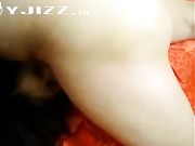 白嫩娇妻在我们大红婚房接受了群P