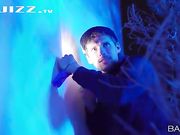 紧致的肛门和嫩逼轮流插才能让她大喊舒服