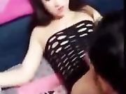 性感黑丝人妖要求乖巧男奴舔她的大鸡吧