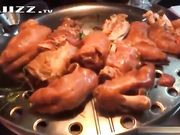 酒吧女服务员带回宾馆打炮 插得她骚屄出白浆