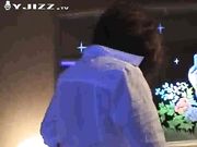 干爹带着高中女生酒店开房 妹子没来得及换衣服直接穿着校服就开干