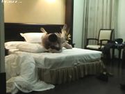 30如狼的饥渴美少妇和男同事宾馆开房激情啪啪中途还来了个骚扰电话