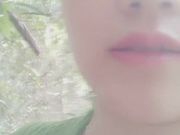 美少妇大白天在莲花上勾搭陌生小哥哥野外大战口爆吞精