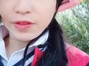 骚女小甜甜姐妹户外勾引扫地大叔强行扒裤子啪啪