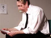 葬礼上小寡妇与牧师的性狂欢.