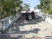 修女饥渴难耐找来男修士干一炮